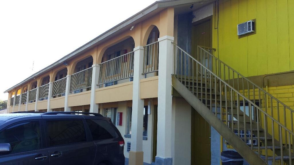 Carefree Inn Flatonia Exterior foto