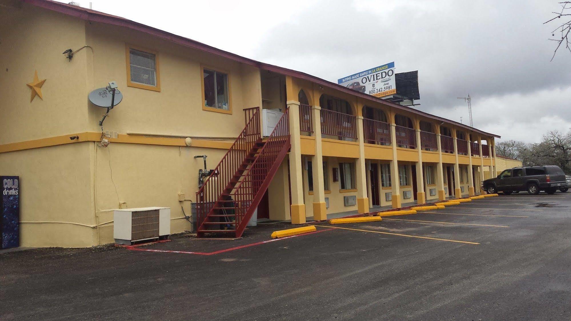 Carefree Inn Flatonia Exterior foto